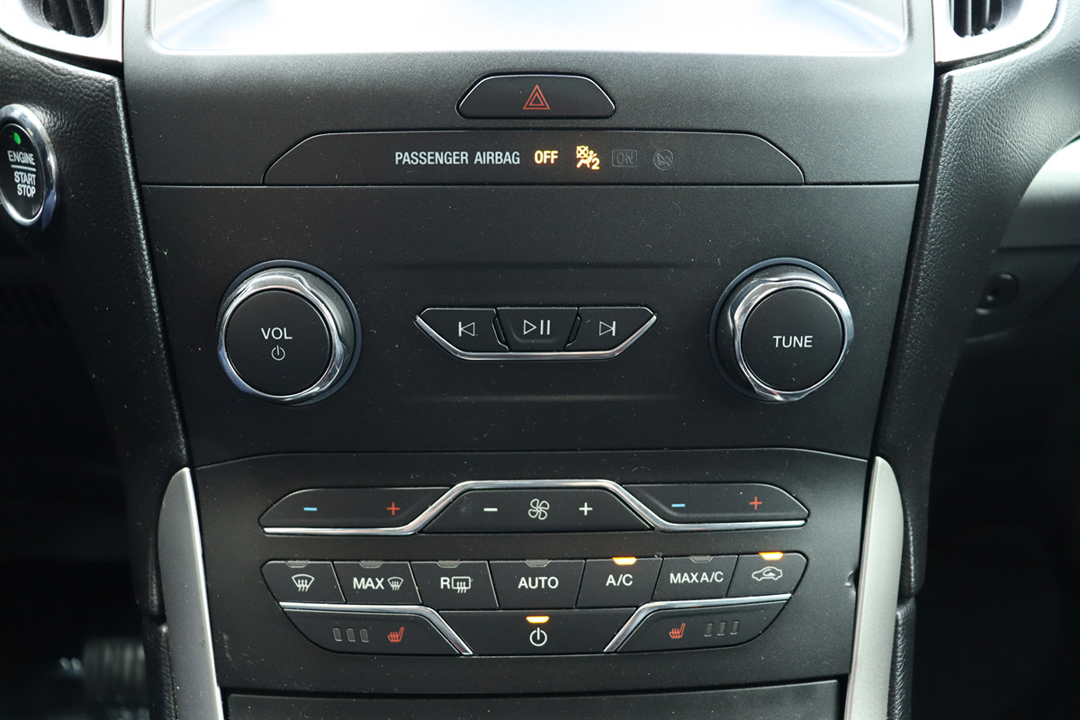 Used 2019 Ford Edge SEL w/ Equipment Group 201A FWD image 32