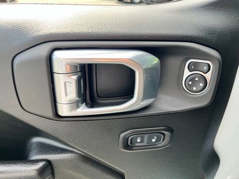 Used 2022 Jeep Wrangler Sport AWD/4WD image 17