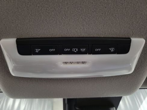 Used 2025 Nissan Versa SV FWD image 20