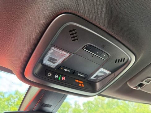 Used 2023 Chevrolet Traverse LT FWD image 31