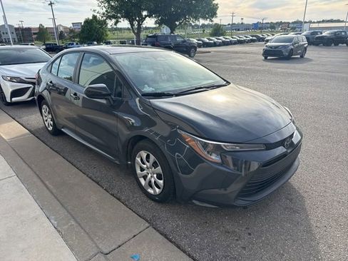 Used 2025 Toyota Corolla LE image 2