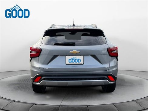 Used 2025 Chevrolet Trax LT w/ LT Convenience Package image 4