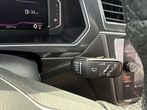 Used 2022 Volkswagen Tiguan SEL R-Line image 33