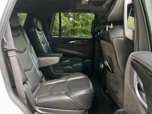 Used 2018 Cadillac Escalade Platinum RWD image 20