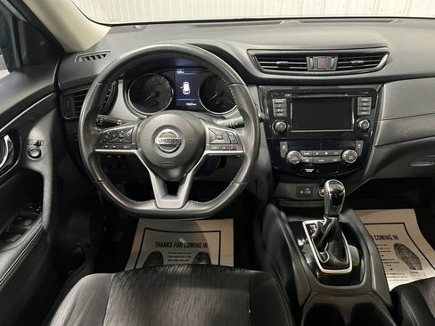 Used 2018 Nissan Rogue SV image 8