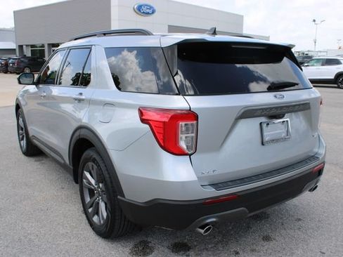 Used 2023 Ford Explorer XLT w/ Equipment Group 202A RWD image 9