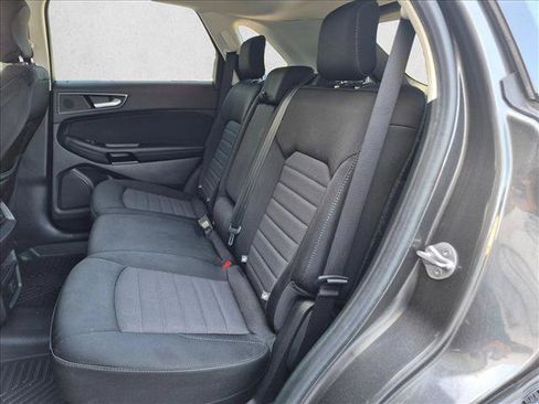 Used 2019 Ford Edge SE FWD image 17