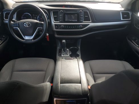 Used 2019 Toyota Highlander LE FWD image 14