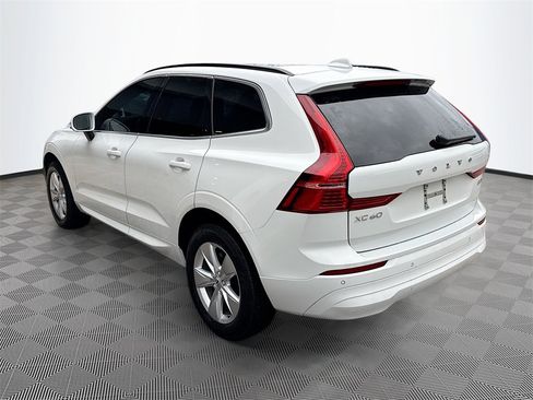 Used 2022 Volvo XC60 B5 Momentum image 8