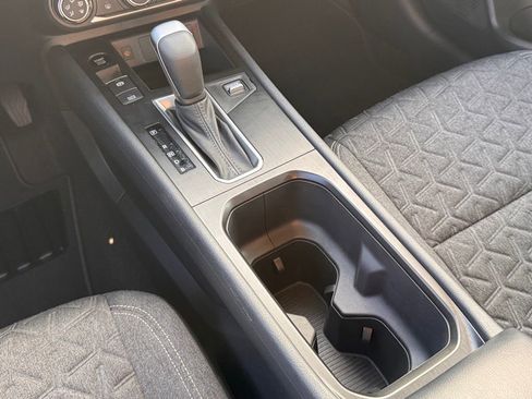 Certified 2025 Nissan Kicks SV image 17