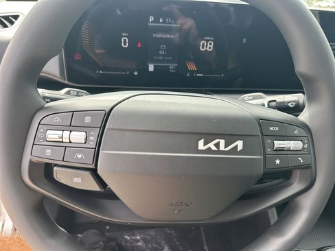 New 2026 Kia K4 LXS FWD image 18