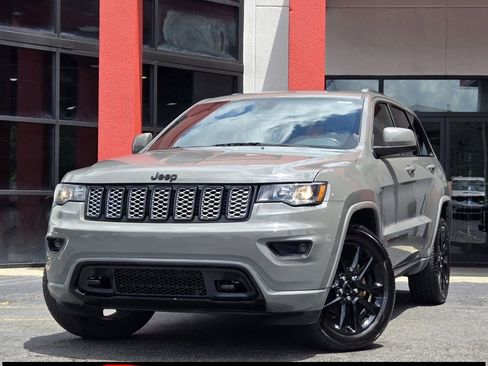 Used 2020 Jeep Grand Cherokee Altitude image 1