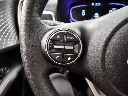 Certified 2025 Kia Soul LX w/ LX Technology Package FWD image 19