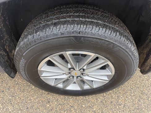 Used 2024 Chevrolet Traverse LT image 21