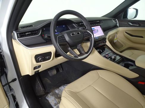 New 2025 Jeep Grand Cherokee L Limited image 27