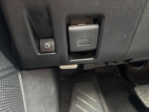 Used 2024 Toyota RAV4 LE AWD/4WD image 36