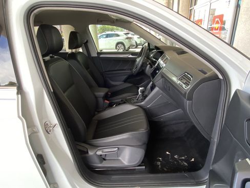 Certified 2023 Volkswagen Tiguan SE FWD image 33