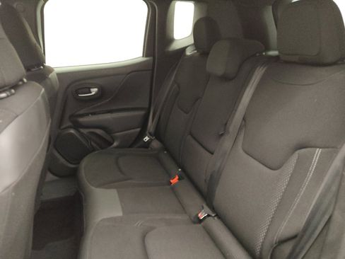 Used 2022 Jeep Renegade Altitude w/ Convenience Group AWD/4WD image 18