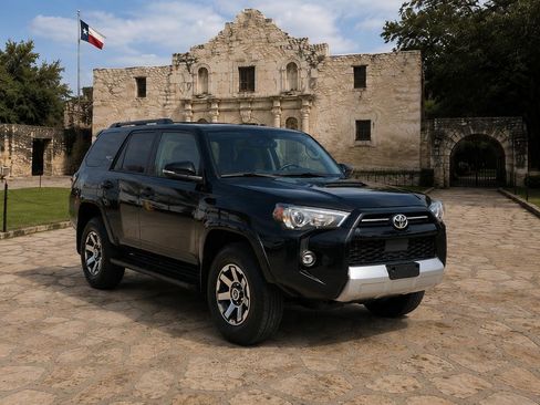 Used 2024 Toyota 4Runner TRD Off-Road Premium AWD/4WD image 2