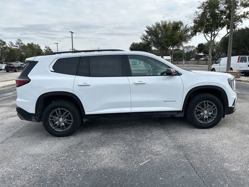 Used 2025 GMC Acadia Elevation image 2