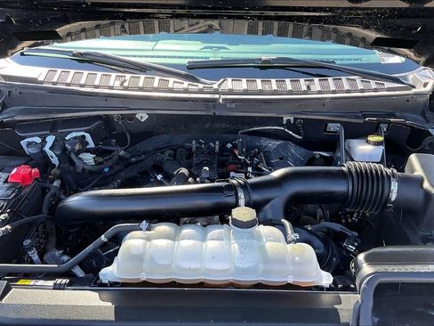 Used 2024 Ford Expedition XLT image 30