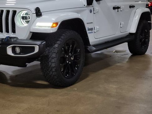 Used 2021 Jeep Wrangler Unlimited Sahara w/ Cold Weather Group AWD/4WD image 17