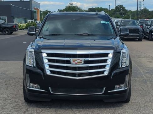 Used 2017 Cadillac Escalade Luxury AWD/4WD image 8
