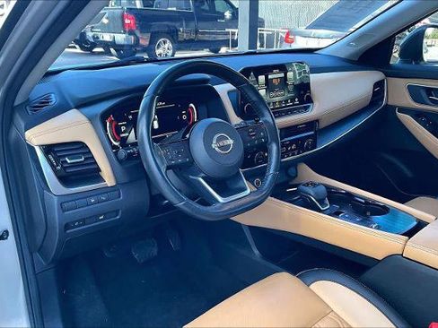Certified 2022 Nissan Rogue Platinum w/ Head-Up Display Package FWD image 18