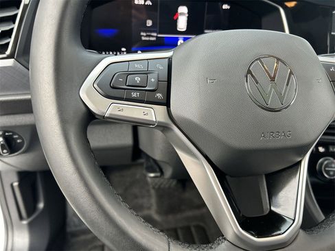Certified 2024 Volkswagen Jetta SE w/ Panoramic Sunroof Package image 21