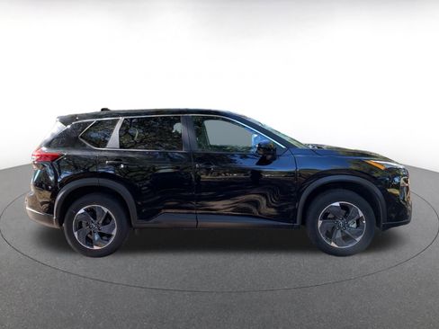 Used 2025 Nissan Rogue SV image 8