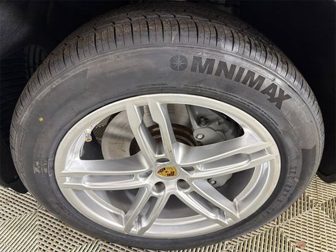 Used 2021 Porsche Macan S image 13