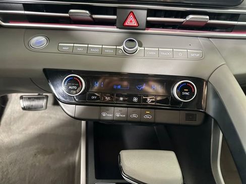 Certified 2024 Hyundai Elantra SEL image 23