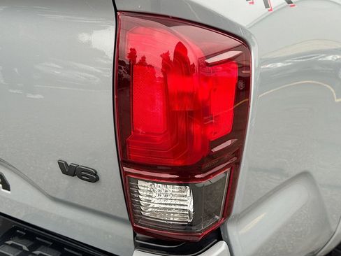 Used 2018 Toyota Tacoma TRD Sport w/ Technology Package RWD image 31