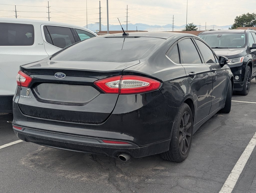 Used 2014 Ford Fusion SE FWD image 2