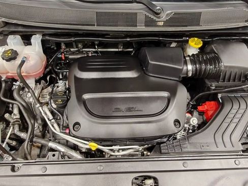 Used 2024 Chrysler Pacifica Touring-L image 56