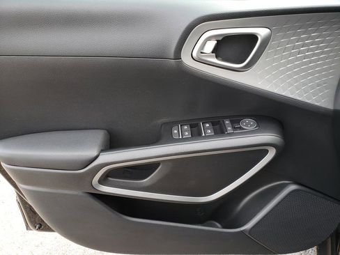 Used 2023 Kia Soul LX w/ Option Group 015 image 9