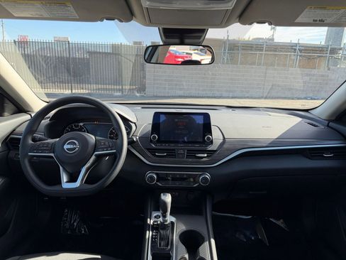Used 2025 Nissan Altima 2.5 SV image 33