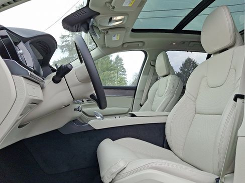 New 2026 Volvo XC90 B6 Ultra w/ Protection Package image 8