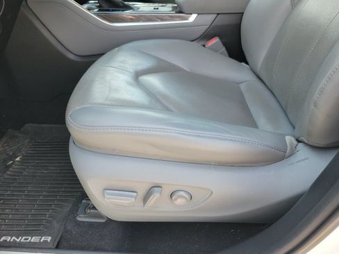 Used 2021 Toyota Highlander Limited FWD image 7