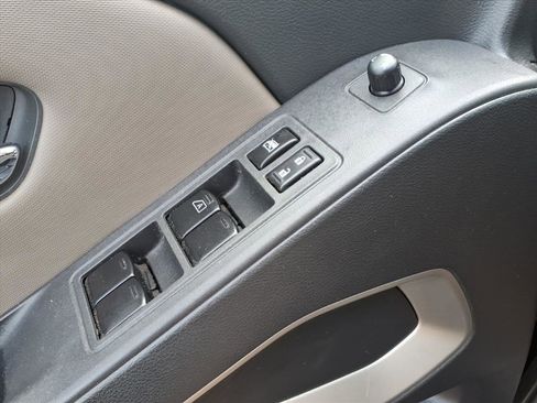 Used 2023 Nissan Frontier SV w/ SV Convenience Package image 9