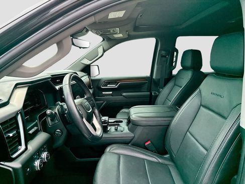 Used 2025 GMC Sierra 1500 Denali AWD/4WD image 11