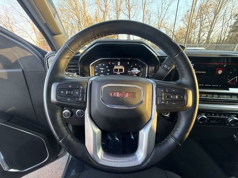 Used 2025 GMC Sierra 1500 Elevation image 14
