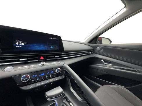 Used 2025 Hyundai Elantra SEL FWD image 44