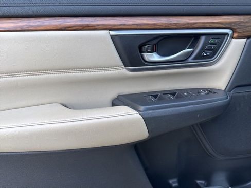 Used 2018 Honda CR-V Touring image 9