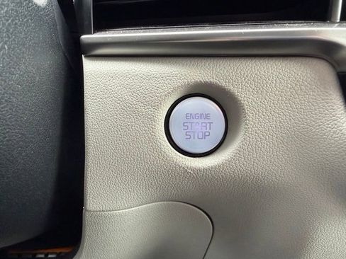 Used 2025 Kia Sorento S image 16