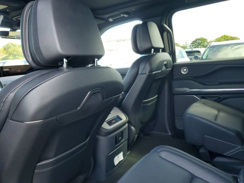 New 2025 Lincoln Navigator Reserve w/ Jet Appearance Package AWD/4WD image 10