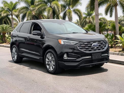 Used 2019 Ford Edge Titanium w/ Equipment Group 301A FWD image 3