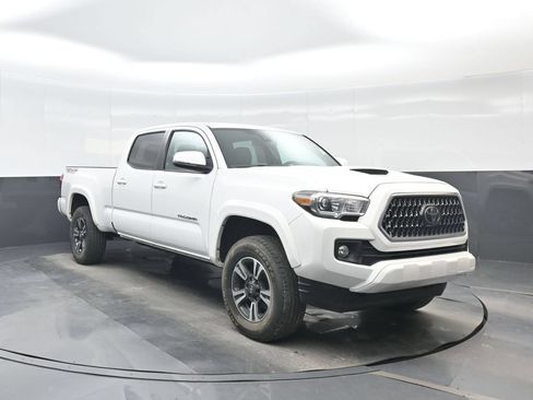 Used 2019 Toyota Tacoma TRD Sport AWD/4WD image 9