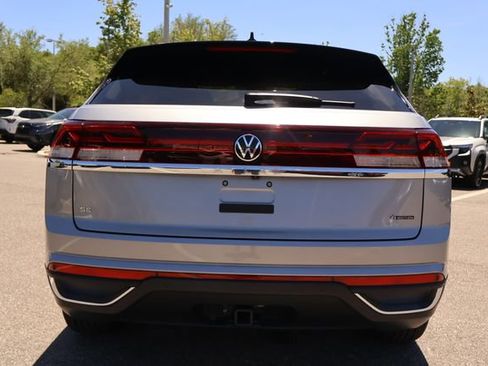 Used 2025 Volkswagen Atlas Cross Sport SE w/ Panoramic Sunroof Package image 6