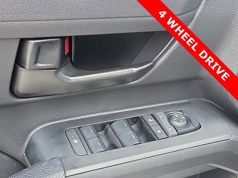 Used 2025 Toyota Tacoma SR5 AWD/4WD image 13